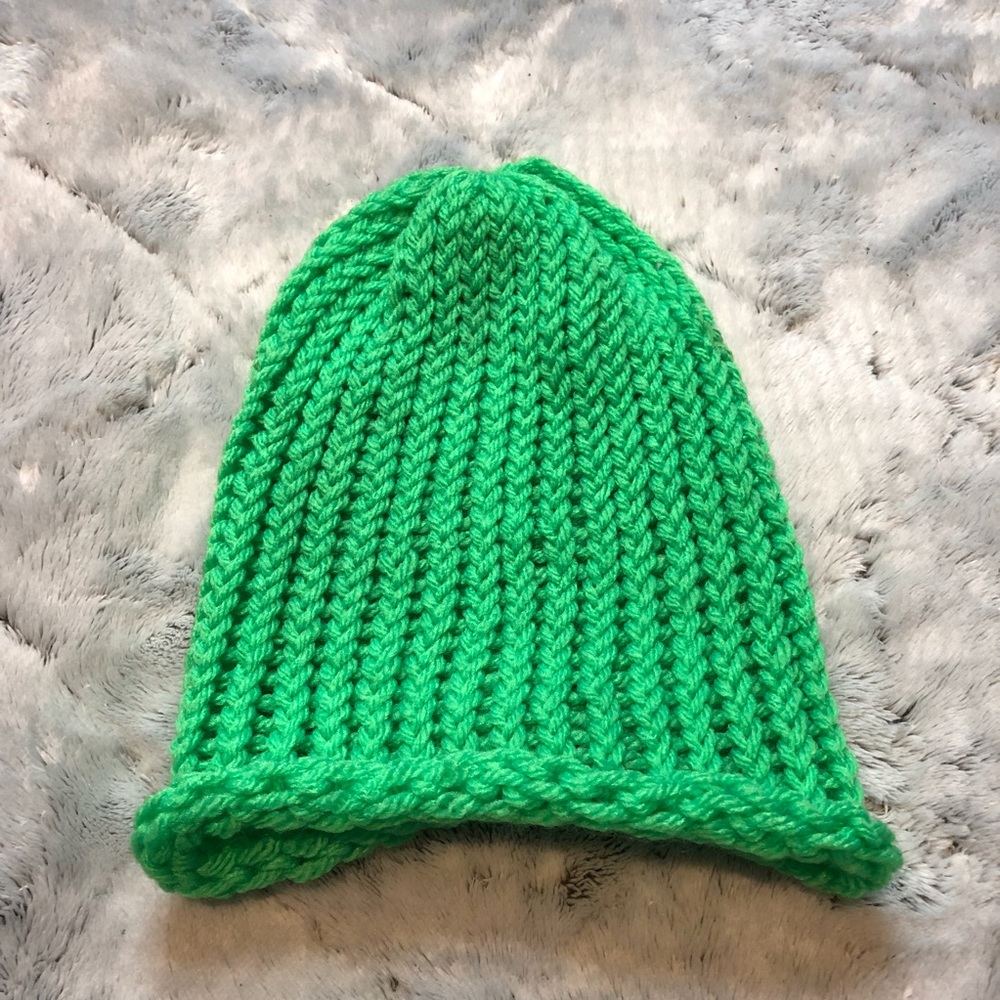 Green Hand-knit Beanie ✨